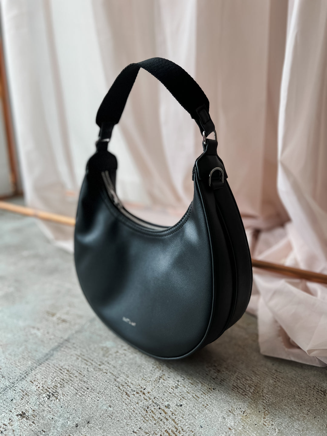Serena Sol Shoulder Bag - Black
