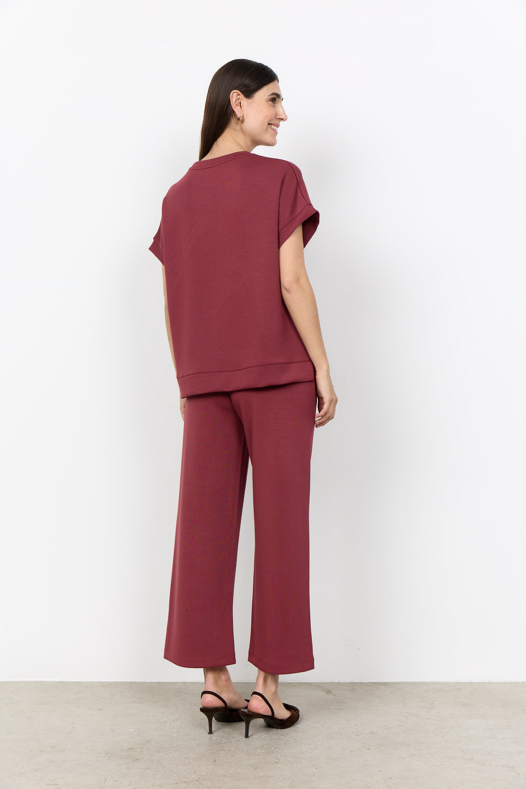 Banu 245 Tee
