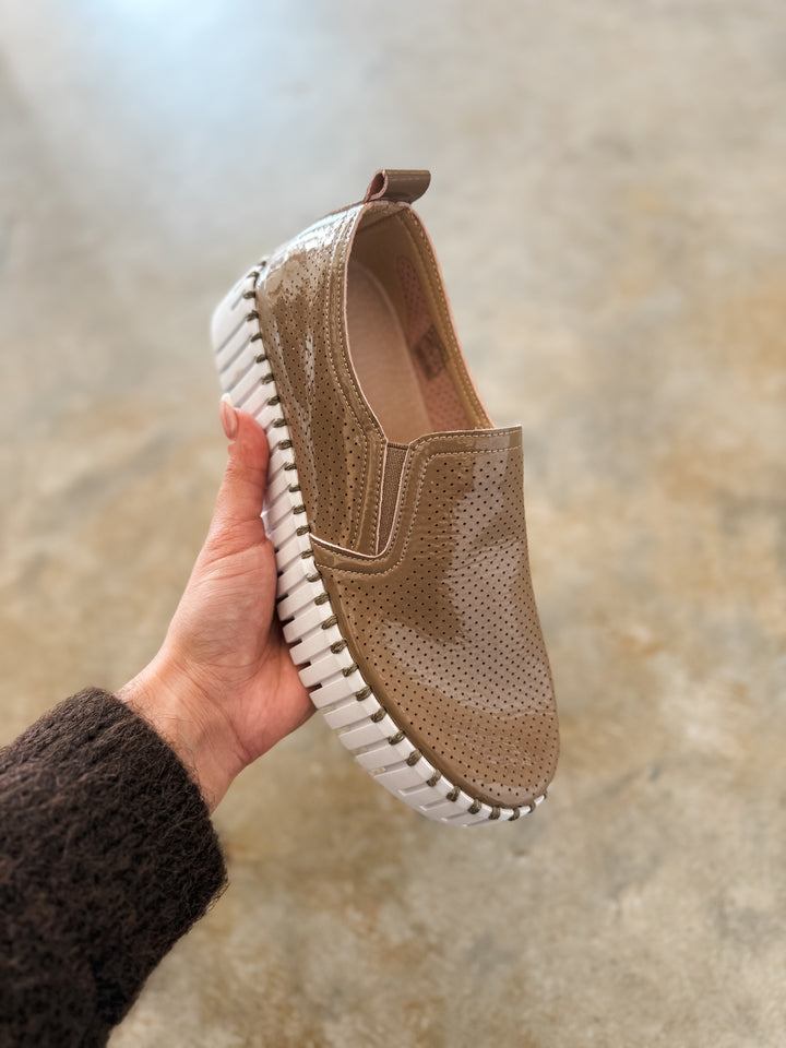 Tulip Slip On Shoe - Mocha