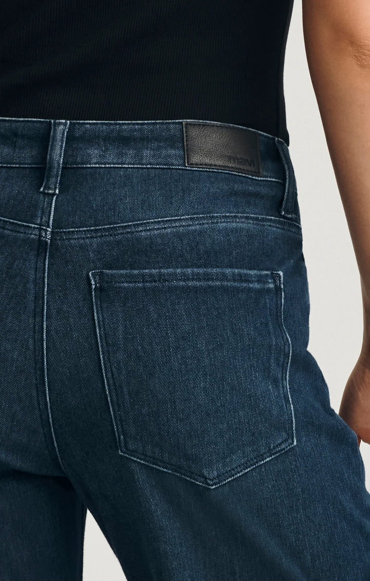 Sabrina Dark Blue Move