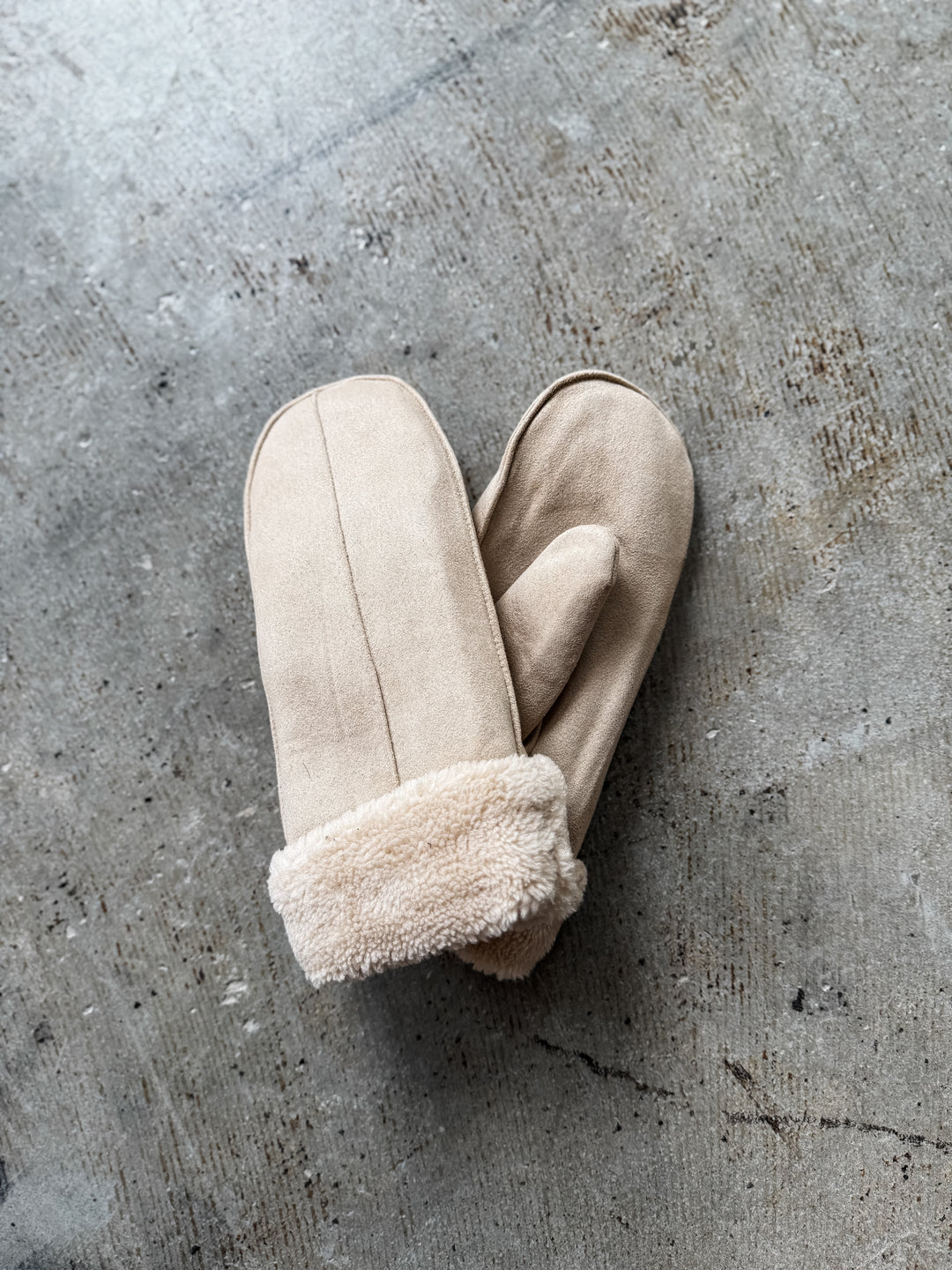 Nicki Faux Suede Mittens