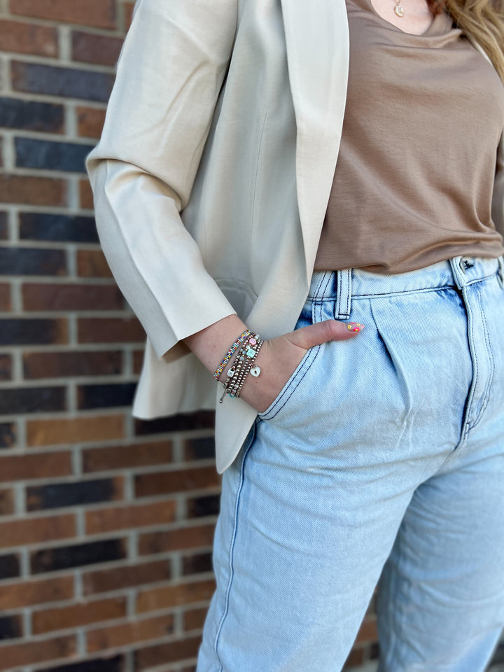 Cropped jeans with waist pleats